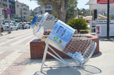 Kuşadası'nda Özel Tasarımlı Pet Şişe Sepetleri