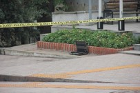 ŞÜPHELİ ÇANTA - Belediye Önünde Şüpheli Çanta Paniği