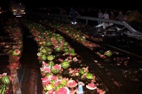 Kamyonlar Çarpıştı Karpuzlar Yola Saçıldı