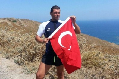 Milli Yüzücü Yunan Adasında Türk Bayrağı Açtı