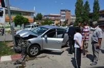 Niksar'da Kaza Açıklaması 2 Yaralı