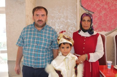 Sağlık Hak-Sen Ağrı Şube Başkanı Kılıçaslan'ın Oğlu Sünnet Oldu