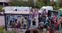 LIMANDERE - Traktör Devrildi, Mevsimlik İşçiler Yola Saçıldı Açıklaması 3 Yaralı