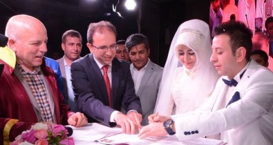 Büyükşehir Belediye Başkanı Sekmen, Bu Kez Danışmanının Nikahını Kıydı
