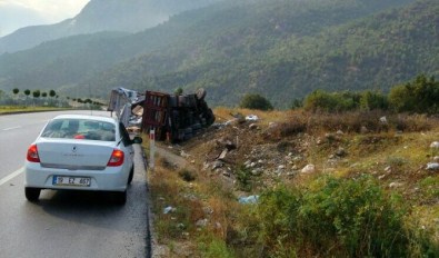 Osmancık'ta Kamyon Devrildi Açıklaması 1 Yaralı