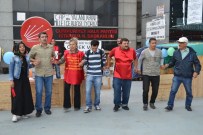 SARIYER BELEDİYESİ - Sarıyer Belediyesi işçilerinden CHP binası önünde çay bahçeli protesto