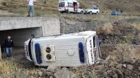 KIRAÇ - Ambulans Kaza Yaptı Açıklaması 3 Yaralı