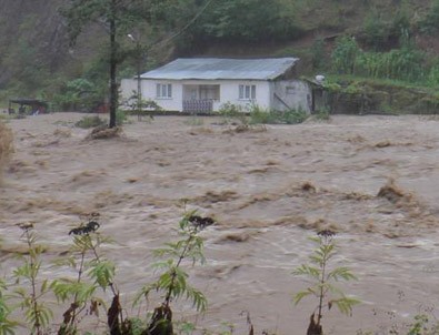 Artvin'de sel nedeniyle 8 kişi hayatını kaybetti