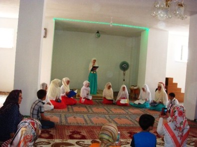 Hacı Nuri Kız Kur'an Kursu Öğrencilerine Hatim Töreni