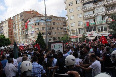 Şehidin cenaze namazı öncesinde HDP il binası önünde gerginlik