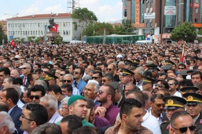 Şehit Cenazesinde 'Cenazelerde Gövde Gösterisi Yapılmaz' Diyen Kırşehir Müftüsü'ne Tepki
