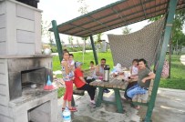 PEÇENEK - Sıcaktan Bunalanlar Mesıre Alanına Koştu