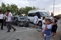 MİNİBÜS ŞOFÖRÜ - Adıyaman'da Otomobille Minibüs Çarpıştı Açıklaması 2 Yaralı