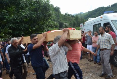 Artvin'de Selde Hayatını Kaybedenler Toprağa Veriliyor