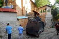 KADIN KIYAFETİ - Bitlis'te Polis Merkezi Amirliğine Saldırı