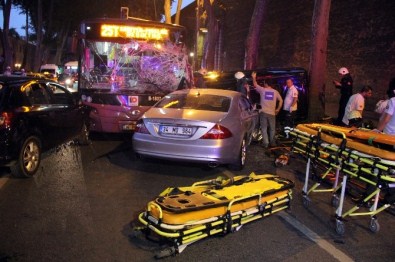 Dolmabahçe'de 4 Aracın Karıştığı Zincirleme Trafik Kazası
