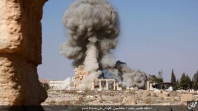 IŞİD, Palmira'daki Tapınağın Patlatılma Fotoğraflarını Yayınladı