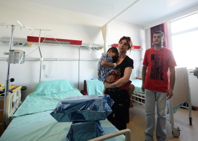 Kanser Hastası Emir, Cezaevindeki Babasına Kavuştu