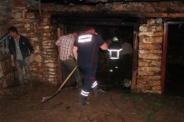 SADıKHACı - Konya'da Ahır Ve Samanlık Yangını