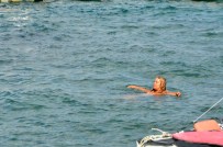 YEŞILÇAM - Meral Zeren Bebek'te Denize Girdi