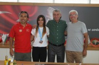 17 Yaşındaki Atletten Çifte Başarı