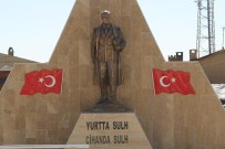 ATATÜRK BÜSTÜ - Başkale'de Yeni Atatürk Anıtı Yapıldı