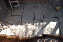 APOLLON TAPINAĞI - Didim'de Yeni Bir Tapınağın İşaretleri Bulundu