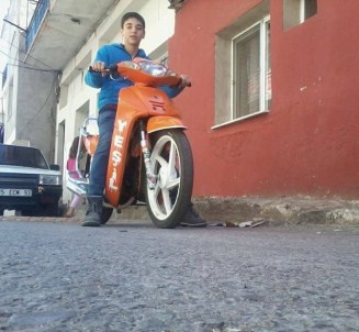 Kazada Minibüsle Duvar Arasında Sıkışan Çocuk Öldü