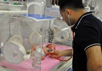 CİLVEGÖZÜ SINIR KAPISI - Sınırdan Teslim Ettiği Bebeğine Sınırda Kavuştu