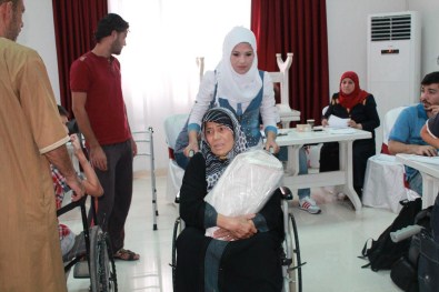 Türkiye'ye Sığınan Engelli Suriyelilere Yardım