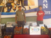 Üniversite Öğrencilerinin Yetiştirdiği Organik Ürünler Satışa Sunuldu