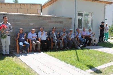 Zafer Bayramı Nedeniyle Şehitlik Ziyaret Edildi