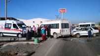 Adıyaman'da Otomobille Minibüs Çarpıştı Açıklaması 5 Yaralı