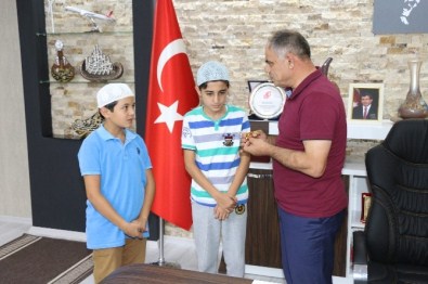 Başkan Öztürk Hafız Adaylarını Ödüllendirdi