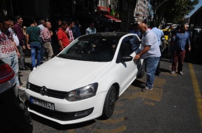 İtfaiye Otomobilde Mahsur Kalan Kadını Böyle Kurtardı