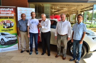 Malatyapark'ın Şanslı Müşterisi Aracını Teslim Aldı