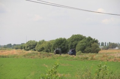 Polisleri Taşıyan Servis Aracına Saldırı Açıklaması 1 Yaralı