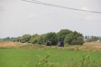 TAŞBURUN - Polisleri Taşıyan Servis Aracına Saldırı Açıklaması 1 Yaralı