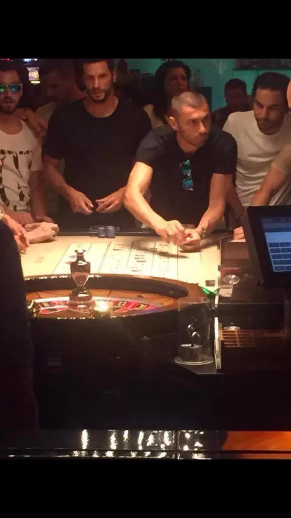 Galatasaraylı futbolcular kumar masasında görüntülendi