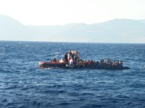 İNSAN KAÇAKÇISI - Ege'de 64 Operasyonda Bin 917 Sığınmacı Son Anda Kurtarıldı