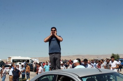 Ors İşçisi Cuma Namazını Fabrika Önünde Kıldı