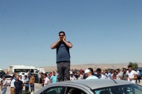 ORTADOĞU RULMAN - Ors İşçisi Cuma Namazını Fabrika Önünde Kıldı