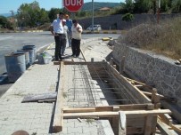 SALTUKOVA - Saltukova'da Yaya Yolu Kaldırımı Üzerine Yolcu Bekleme Durakları Konuluyor