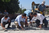 AHMET EDIP UĞUR - Sındırgı'da Parke Taşı Döşemesi Devam Ediyor