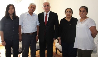 Vali Tuna, Gazi Binbaşı Demiral'ın Ailesini Ziyaret Etti