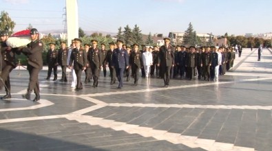 Genelkurmay Akar Devlet Mezarlığı'nı Ziyaret Etti