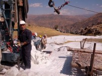 KÜLFETLI - Pervari'de Köpüklü Sistemle Sondaj Çalışmaları Sonuç Verdi