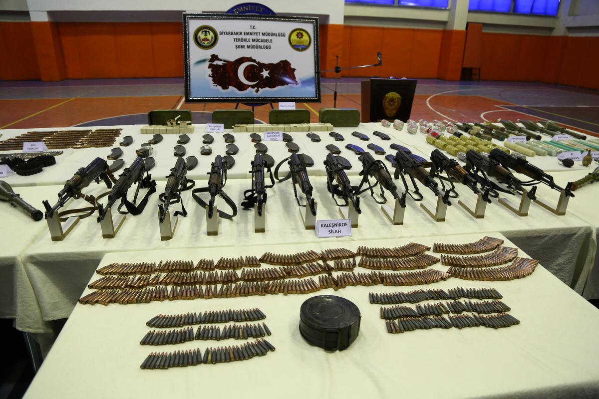 Çay bahçesinden 'cephanelik' çıktı