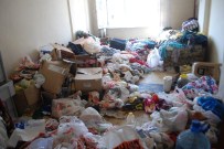 Evden 2 Kamyon Çöp Çıktı