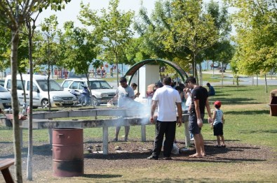 Gürpınar Sahili'ne Konforlu Piknik Alanları